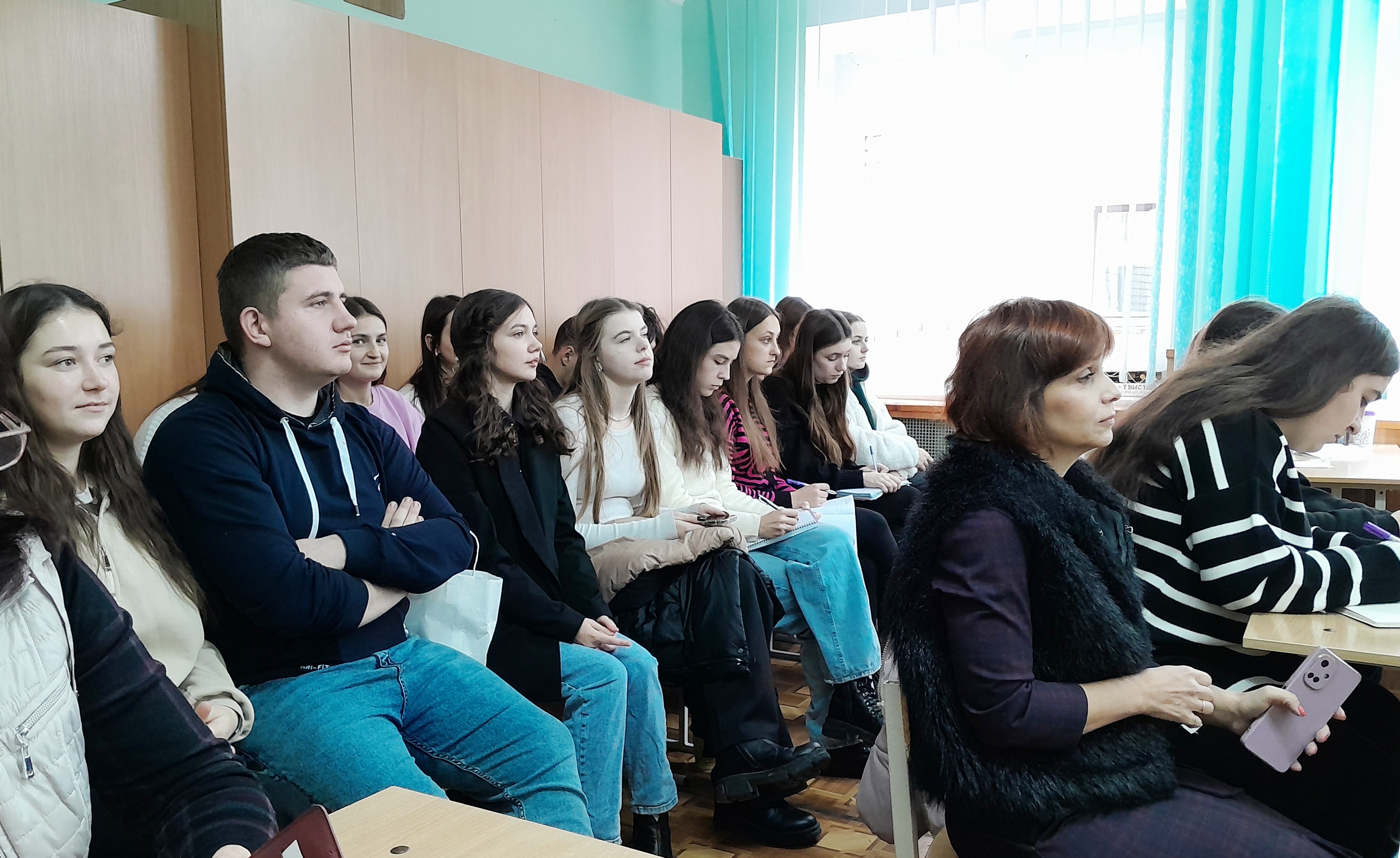 Студенти і педагоги зосереджені на сприйняття й оцінку організації освітнього процесу на уроці